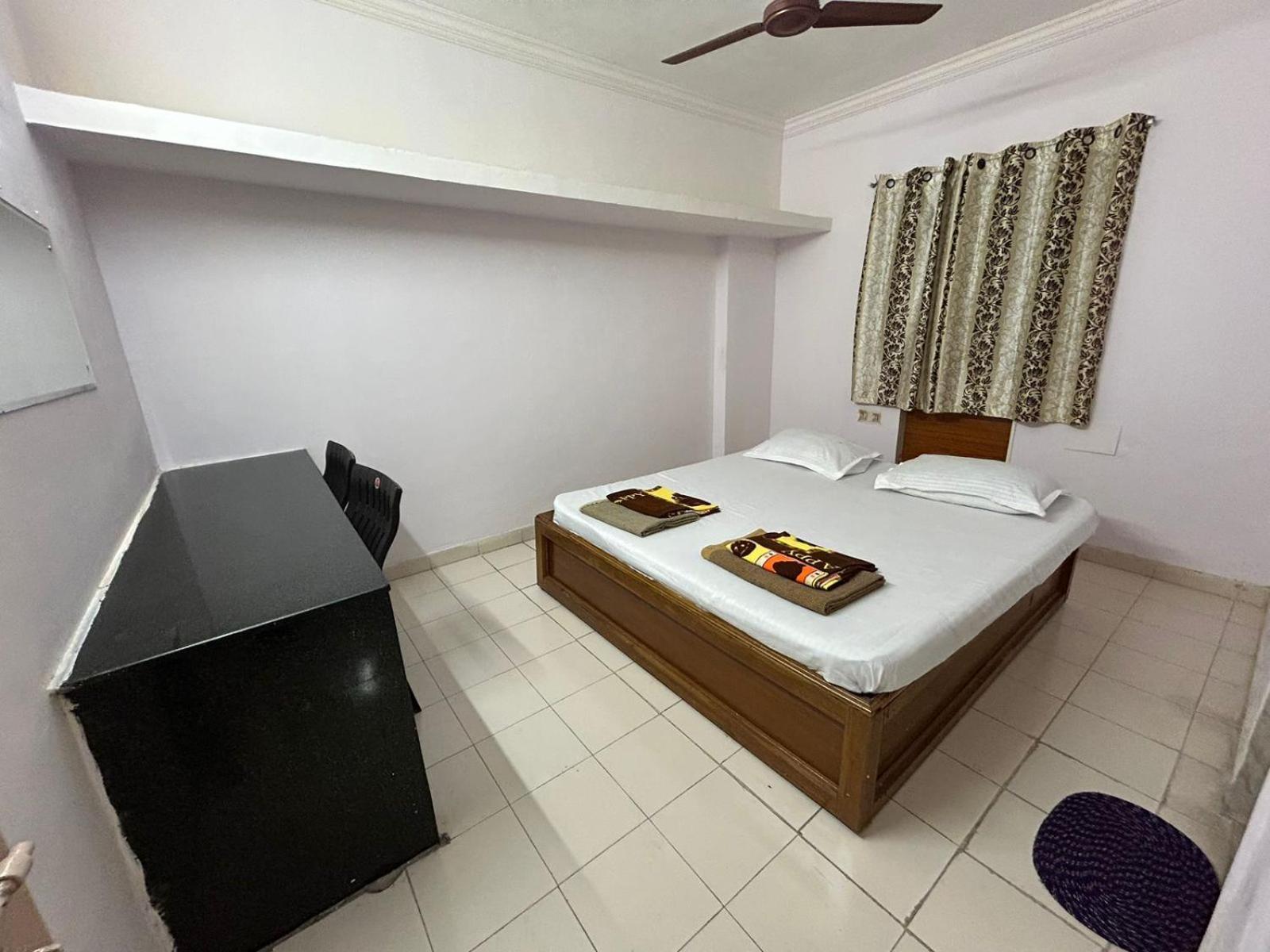 Vasavi Nivas Hotell Tirupati Eksteriør bilde